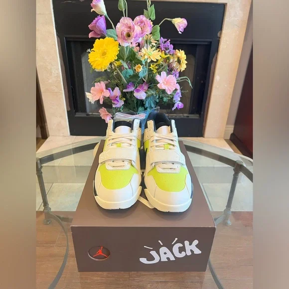 Size 9.5 - Jordan Jumpman Jack Travis Scott Bright CactusIn Hand